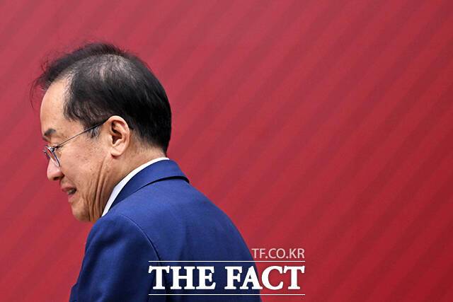 시민단체 사법정의바로세우기시민행동은 10일 "명태균 게이트와 관련해 2022년 지방선거를 앞두고 여론조사비를 대납받은 혐의로 홍 전 시장을 수사중이던 사건 역시 특검팀으로 이첩된 것을 확인했다"고 밝혔다. /더팩트 DB