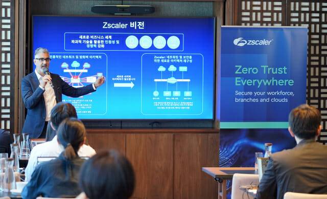 산제이 야다브(Sanjay Yadave) 지스케일러 아시아태평양 지역 총괄이 기자들에게 자사 솔루션을 설명하고 있다.