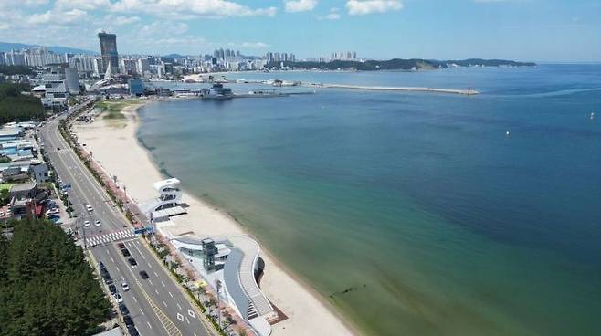 18년 만에 개장을 앞두고 있는 포항 송도해수욕장.
