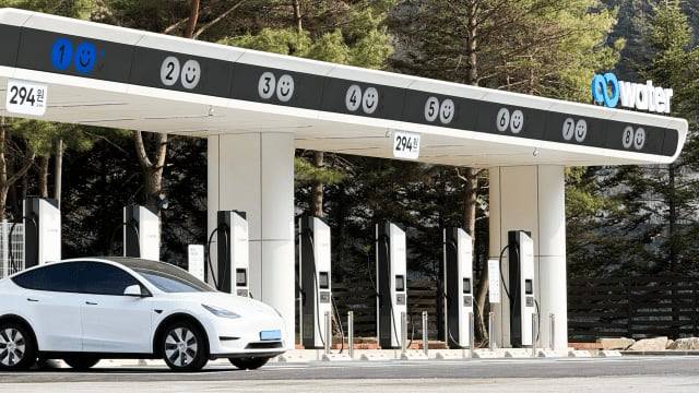 평창휴게소에 있는 전기차 충전소/워터 제공