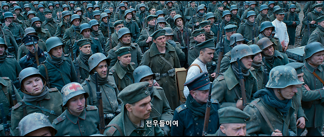 7914159654_486616_5ce9a1a4db6b1222f9063b9d28e1def1.png 서부전선 이상없다 독일 장군 종전연설 장면 서부전선 이상없다 독일 장군 종전연설 장면