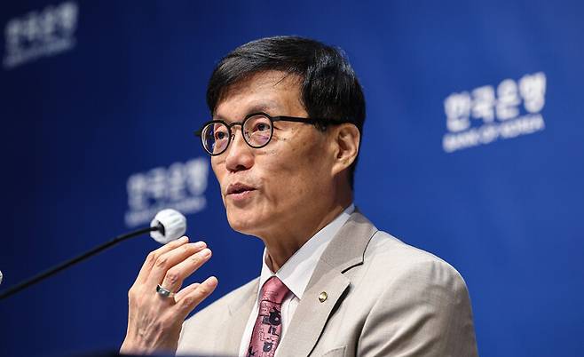 이창용 한국은행 총재가 10일 서울 중구 한국은행에서 열린 금융통화위원회 금리 결정에 대한 기자간담회에서 발언하고 있다. 사진공동취재단