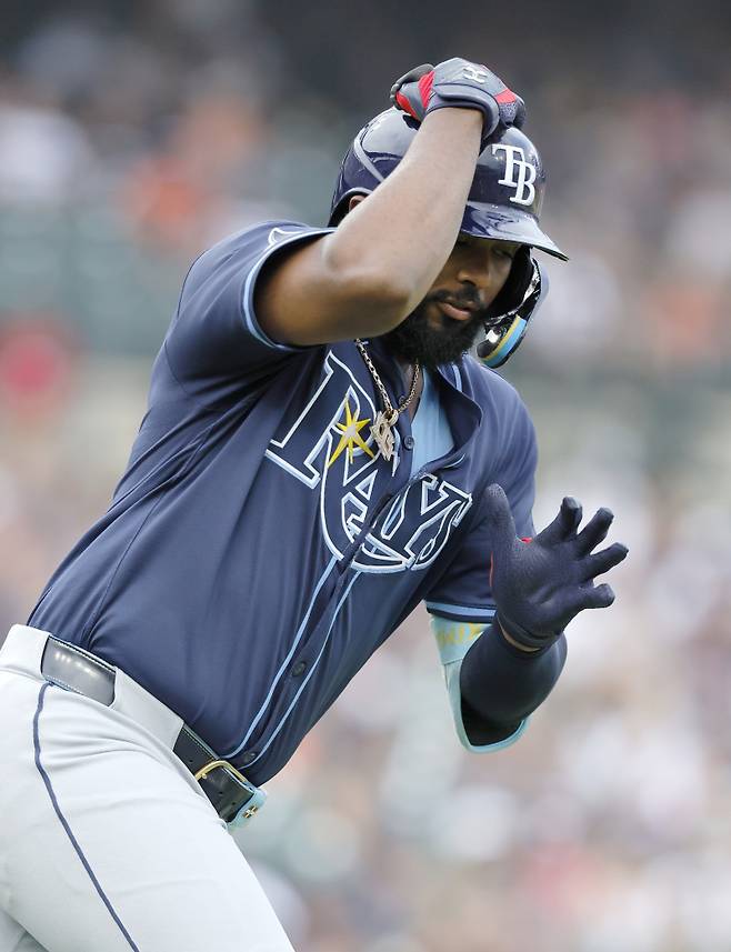 <yonhap photo-2661="">2025 올스타전 홈런 더비에 출전하는 주니어 카미네로. [AP=연합뉴스]</yonhap>