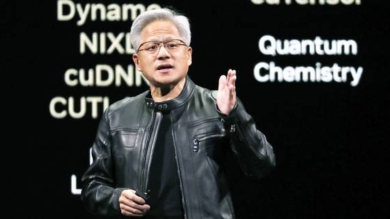 엔비디아 시가총액이 역사상 처음으로 ‘4조 달러(약 5488조원) 를 넘어섰다.. 사진은 젠슨 황 엔비디아 최고경영자(CEO) AP=연합뉴스
