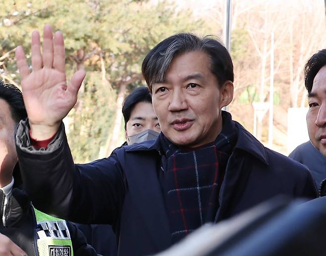 인사하는 조국 전 조국혁신당 대표 2024.12.16 사진=연합뉴스