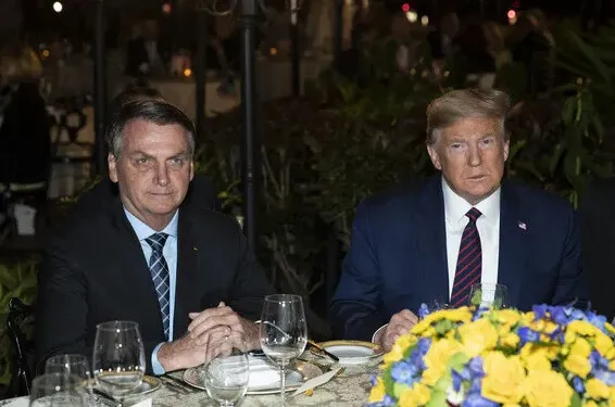 2020년 미국 플로리다 마러라고에서 도널드 트럼프 미국 대통령을 만난 자이르 보우소나루 당시 브라질 대통령. AP 연합뉴스