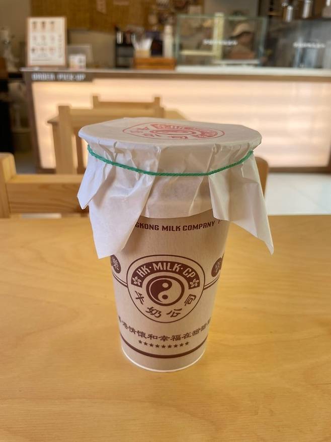 Hong Kong Milk Company's Thai boba milk tea at Glow Seongsu (Hong Yoo/The Korea Herald)