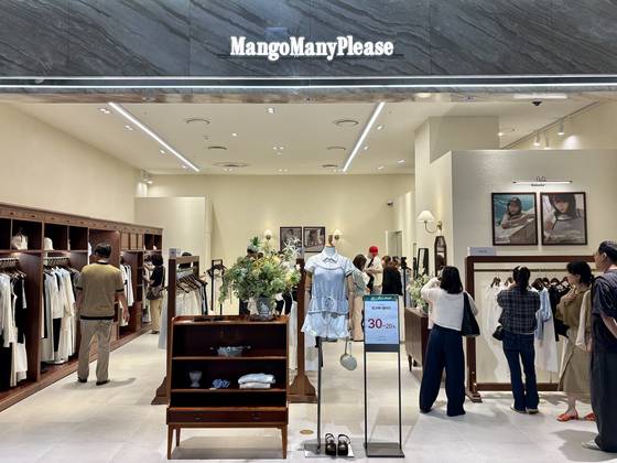 Online brand MangoManyPlease's store that newly opened at the Hyundai Department Store's Pangyo branch [LEE JIAN]