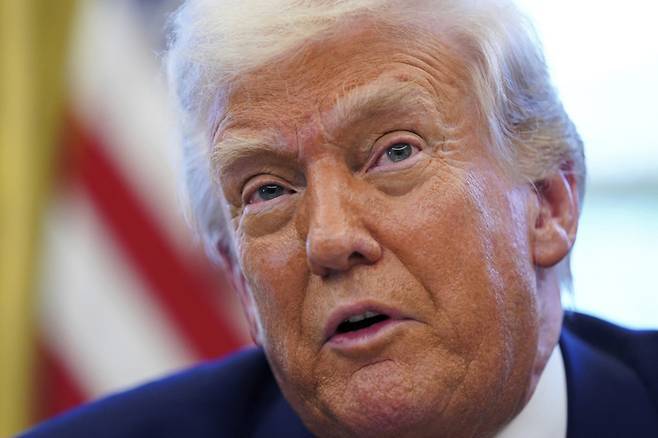 도널드 트럼프 미국 대통령이 8일(현지시간) 의약품, 반도체에 대한 관세 부과 계획을 곧 발표하겠다고 밝혔다. AP연합