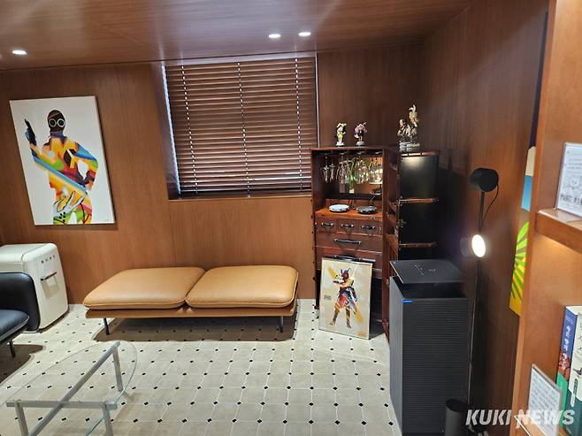 펍지 성수 B동 2층 카페 라운지 속 비밀공간. 송한석 기자