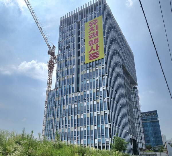 9일 안산시 한양대에리카 캠퍼스 혁신파크 내 산학연 혁신 HUB동 공사가 유치권 행사로 중단된 모습. 이진기자