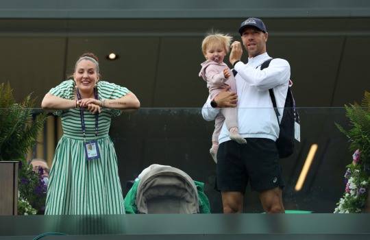 벤치치의 남편 흐롬코비치(오른쪽)와 딸 벨라 사진[로이터=연합뉴스]