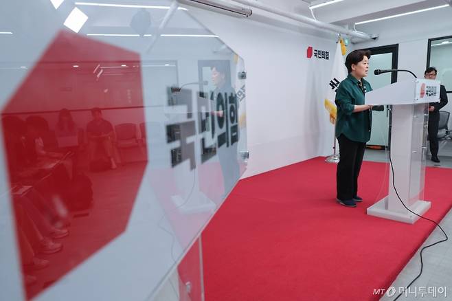 (서울=뉴스1) 안은나 기자 = 윤희숙 국민의힘 혁신위원장이 10일 오후 서울 여의도 당사에서 혁신위원회 제1차 회의 결과 브리핑을 하고 있다. 2025.7.10/뉴스1  Copyright (C) 뉴스1. All rights reserved. 무단 전재 및 재배포,  AI학습 이용 금지. /사진=(서울=뉴스1) 안은나 기자