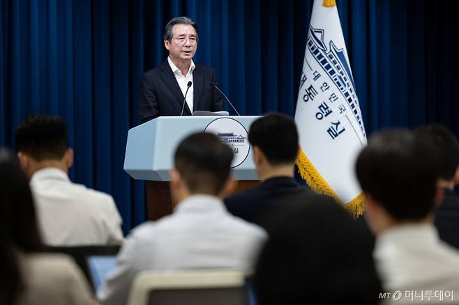 (서울=뉴스1) 이재명 기자 = 김용범 대통령실 정책실장이 10일 서울 용산 대통령실 청사에서 RE100 산단 관련 브리핑을 하고 있다. 2025.7.10/뉴스1  Copyright (C) 뉴스1. All rights reserved. 무단 전재 및 재배포,  AI학습 이용 금지. /사진=(서울=뉴스1) 이재명 기자