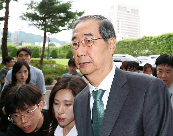 한덕수 전 국무총리가 지난 2일 내란특검 사무실로 출석하고 있다. 이상섭 기자