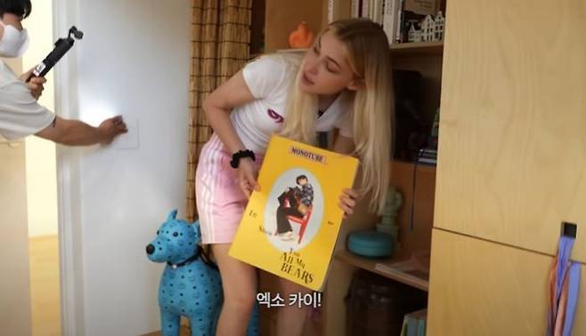 [서울=뉴시스] 모델 스테파니 미초바가 유튜브 채널에 9일 올라온 영상에서 남편인 래퍼 빈지노와 함께 1년 반 동안 공사한 집을 소개했다. (사진=유튜브 채널 '스테파니 미초바' 캡처) 2025.07.10. photo@newsis.com *재판매 및 DB 금지