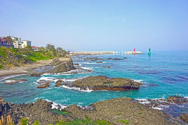 읍천항 등대 소공원. 경주시 제공