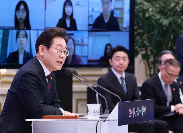 ▲2025년 7월 3일 열린 '대통령의 30일, 언론이 묻고 국민에게 답하다' 기자회견에서 이재명 대통령이 취재진 질문에 답하고 있다. ⓒ연합뉴스