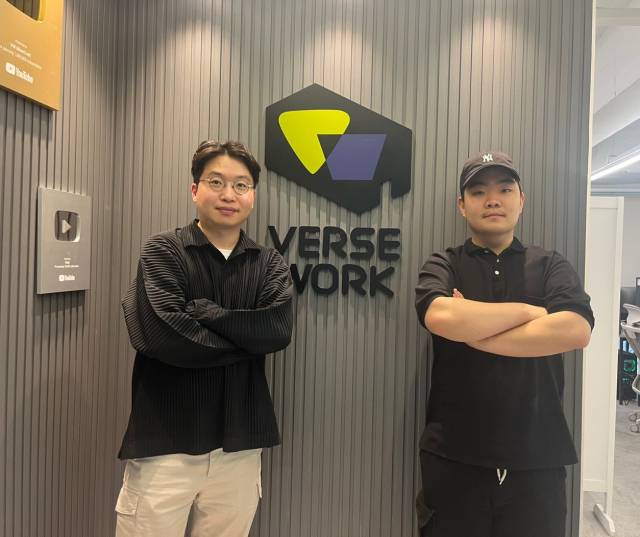 지난 달 윤영근(왼쪽) 벌스워크 대표와 자회사인 Sol's RNG의 조승헌 공동 대표가 지난 달 서울 강남구 사옥에서 포즈를 취하고 있다. /정혜진기자