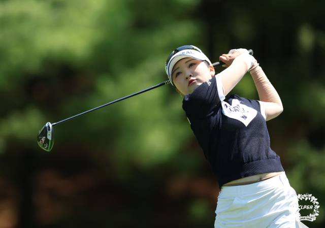 1라운드 7번 홀 티샷하는 이예원. 사진 제공=KLPGA