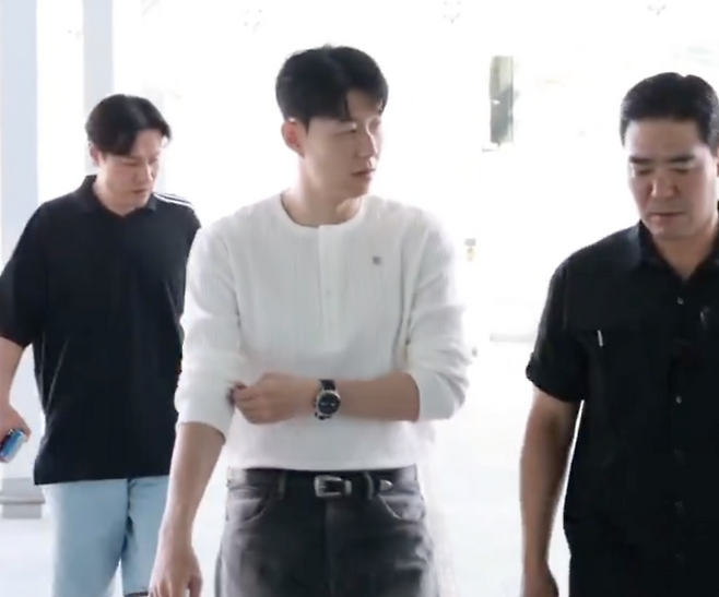 ▲ 한국에서 휴가를 마치고 영국으로 출국하는 손흥민 ⓒX