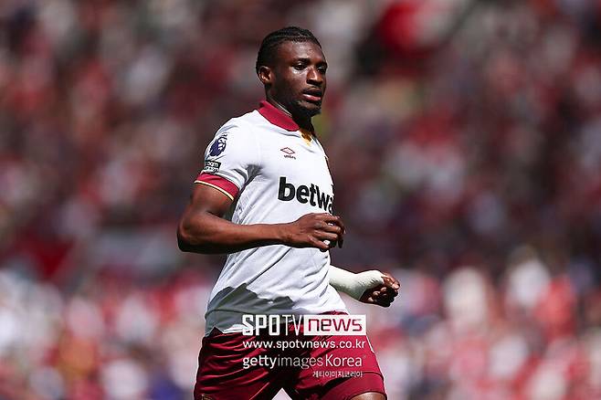 ▲ 쿠두스는 주로 우측 윙어 또는 공격형 미드필더로 뛰며, 손흥민과는 반대편에서 뛸 가능성이 크지만, 현대 축구에서 윙어들의 위치는 전술에 따라 유동적이다. 게다가 쿠두스는 좌측에서도 활동이 가능하며, 손흥민의 컨디션이나 계약 상황에 따라 주전 경쟁도 충분히 예상된다.