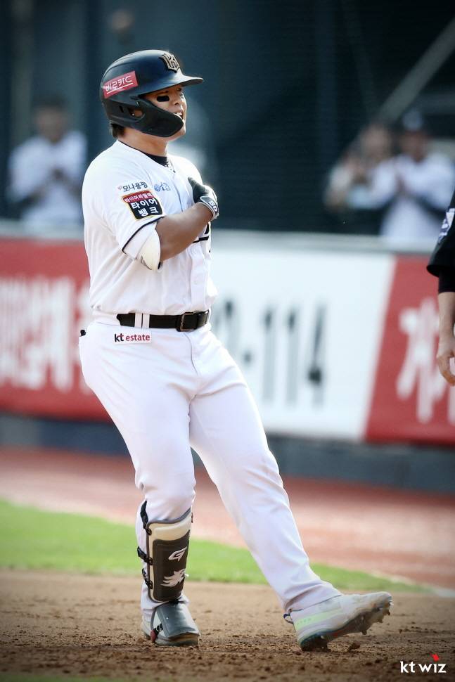 안타를 치고 기뻐하는 강백호. /사진=KT 위즈 제공