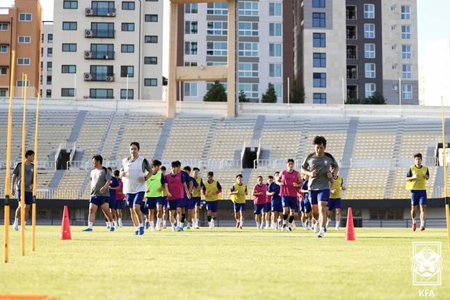 러닝 훈련을 하고 있는 대표팀. /사진=대한축구협회