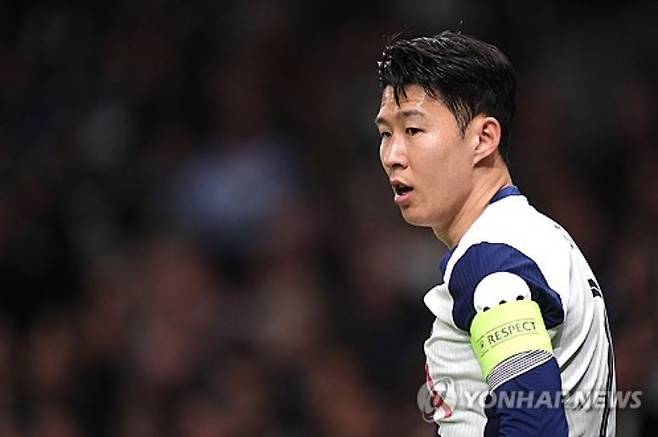 영국 매체 풋볼 인사이더는 9일(한국시간) 모하메드 쿠두스(웨스트햄 유나이티드)의 합류는 손흥민에게 어려움을 가져올 수 있다고 주장했다. 2000년생 가나 윙어 모하메드 쿠두스는 현재 이적료 5500만 파운드(약 1027억원)로 토트넘에 합류하는 것이 유력하다. 매체는 쿠두스가 합류할 경우 손흥민의 입지가 위협을 받을 것으로 예상했다. 연합뉴스