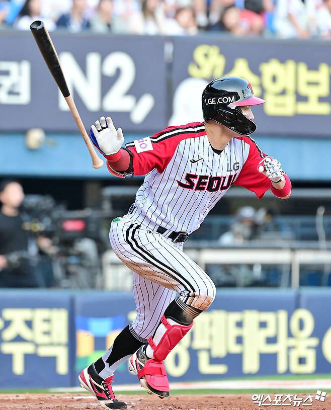 지난 6월 22일 오후 서울 송파구 잠실야구장에서 열린 '2025 신한 SOL Bank KBO리그' 두산 베어스와 LG 트윈스의 경기, 4회말 2사 1,2루 LG 박해민이 1타점 적시타를 날리고 있다. 엑스포츠뉴스 DB