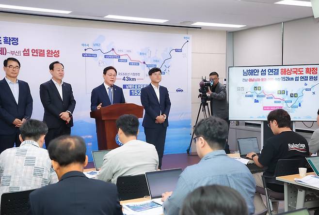 길이 152㎞ 해상 국도 사업 청사진 밝히는 박완수 경남지사 [경남도 제공. 재판매 및 DB 금지]