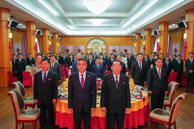 9일 평양에서 열린 북중우호조약 체결 64주년 기념 연회 [주북 중국대사관 제공. 재판매 및 DB 금지]