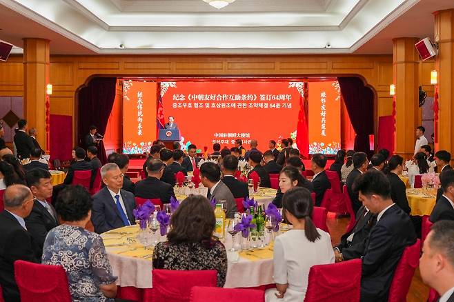 9일 평양에서 열린 북중우호조약 체결 64주년 기념 연회 [주북 중국대사관 제공. 재판매 및 DB 금지]