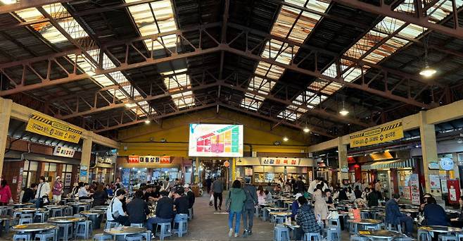 충남 예산시장의 장터광장