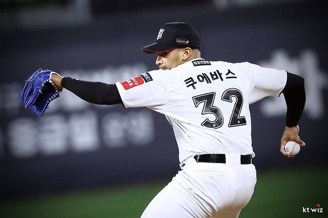 외인 투수 윌리엄 쿠에바스가 KT를 떠난다