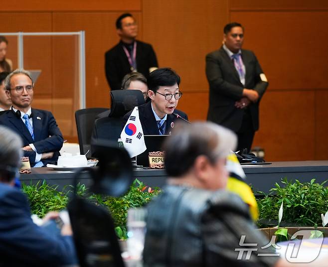 박윤주 외교부 1차관이 10일 오후 말레이시아 쿠알라룸푸르 컨벤션센터에서 열린 제26차 아세안+3(한·일·중) 외교장관회의에서 발언하고 있다. (외교부 제공. 재판매 및 DB 금지) 2025.7.10/뉴스1
