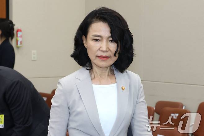 이진숙 방송통신위원장이 7일 오후 서울 여의도 국회에서 열린 과학기술정보방송통신위원회 전체회의에 출석하고 있다. 2025.7.7/뉴스1 ⓒ News1 이광호 기자