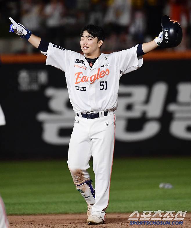 10일 대전 한화생명 볼파크에서 열린 한화와 KIA의 경기. 9회말 2사 만루. 끝내기 안타를 날린 문현빈. 대전=송정헌 기자songs@sportschosun.com/2025.07.10/