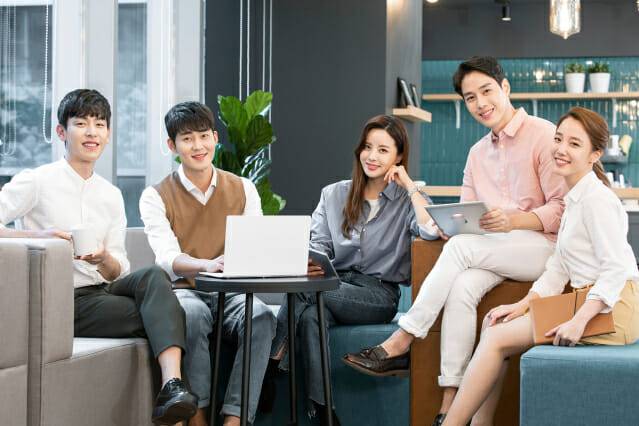 '사람'이라는 가장 소중한 가치를 지키고 빛내는 HR 전문가로 성장하길 응원합니다.(제공=이미지투데이)