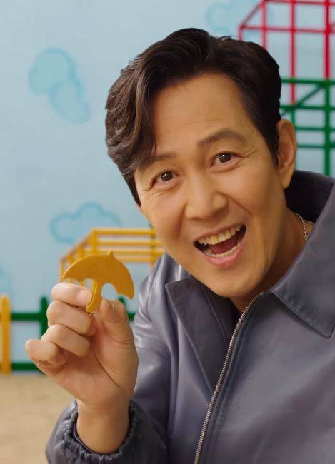 오징어게임 주인공 이정재가 요리 유튜버 닉 디지오바니와 달고나 만들기 챌린지를 하고 있다. 디지오바니 인스타그램