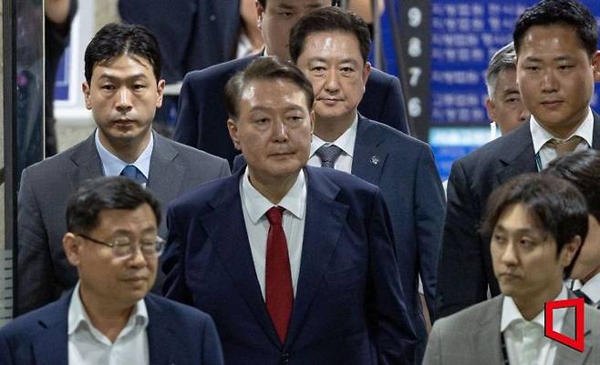 윤석열 전 대통령이 9일 서울 서초구 서울중앙지방법원에서 열린 2차 구속 전 피의자 심문(영장실질심사)을 마친 뒤 서울구치소로 향하고 있다. 2025.07.09 사진공동취재단