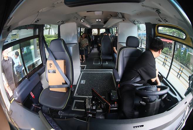 동작구 자율주행버스의 내부 모습. /장경식 기자