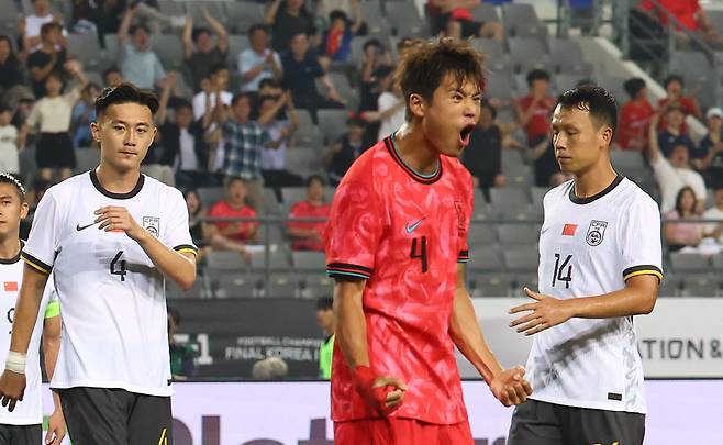 7일 경기 용인 미르스타디움에서 열린 2025 EAFF(동아시아축구연맹) E-1 챔피언십(동아시안컵) 한국 대 중국과 경기, 한국 김주성이 팀의 세번째 골을 넣고 기뻐하고 있다. /뉴시스