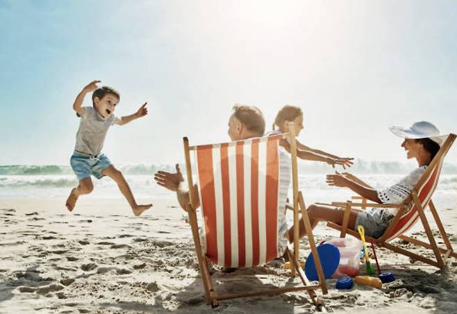 한 가족이 여름 휴가를 즐기고 있는 모습. 사진은 기사 내용과 무관함. [사진=픽사베이]