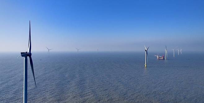 SK이노베이션 E&S가 전남 신안 앞바다에 건설한 '전남 해상풍력 1단지'. 사진=전라남도