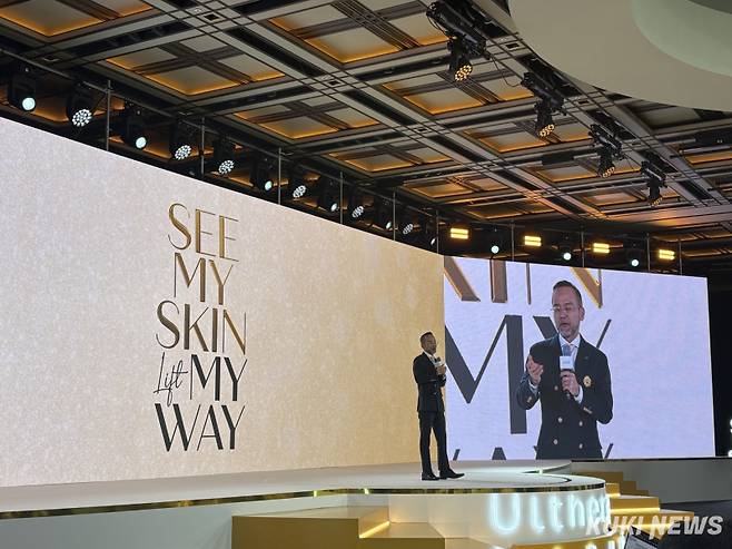 로렌스 시오우 멀츠 아시아퍼시픽 사장은 11일 서울 그랜드 하얏트 호텔에서 ‘나만의 아름다움을 찾아가는 여정’을 주제로 한 아시아퍼시픽 캠페인인 ‘See my skin, Lift My Way’에 대해 설명했다. 박선혜 기자