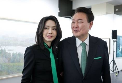 윤석열 전 대통령과 부인 김건희 여사. [사진출처 = 연합뉴스]