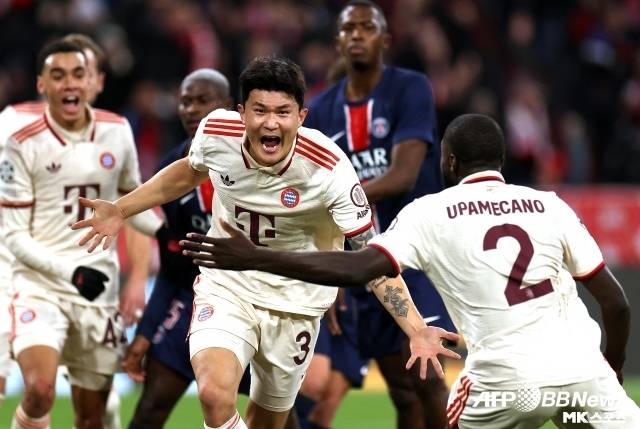 바르셀로나가 김민재, 또는 우파메카노 영입에 적극적으로 나서려면 결국 아라우호가 이적해야 한다. 아라우호 매각이 현실화된다면 김민재의 바르셀로나 이적 가능성이 생긴다. 사진=AFPBBNews=News1