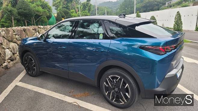 '올 뉴 3008 스마트 하이브리드'는 푸조가 8년 만에 선보인 완전변경 모델이다. /사진=김창성 기자