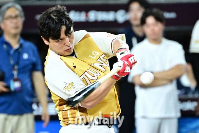 11일 대전 한화생명 볼파크 야구장에서 열린 2025 신한 SOL뱅크 KBO 올스타 프라이데이 컴투스프로야구 홈런더비. LG 박동원이 홈런을 치고 있다./대전=한혁승 기자